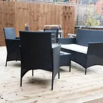 Refurbished Dec 2024 - 5 Bedroom Townhouse With Wifi, Central Location